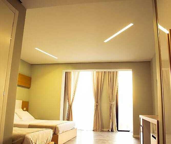 חדר סטנדרט לשלושה, Bologna