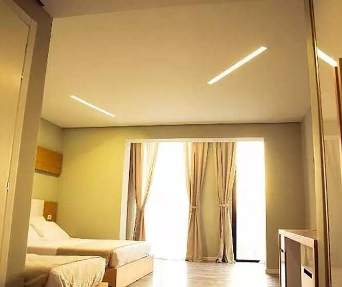 اتاق استاندارد سه نفره, Bologna