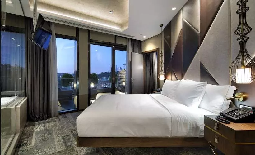 キングサイズベッドのスイートルーム, Doubletree By Hilton Hotel Istanbul   Piyalepasa