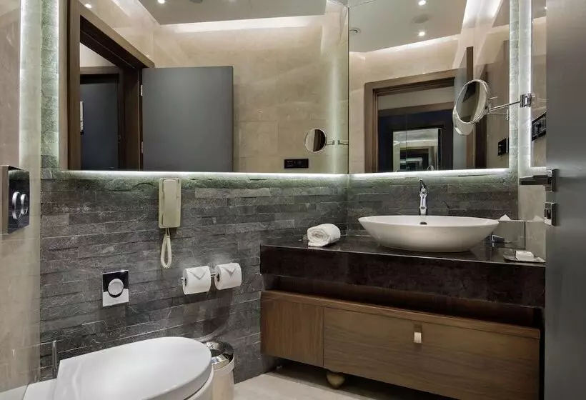 キングサイズベッドのスイートルーム, Doubletree By Hilton Hotel Istanbul   Piyalepasa