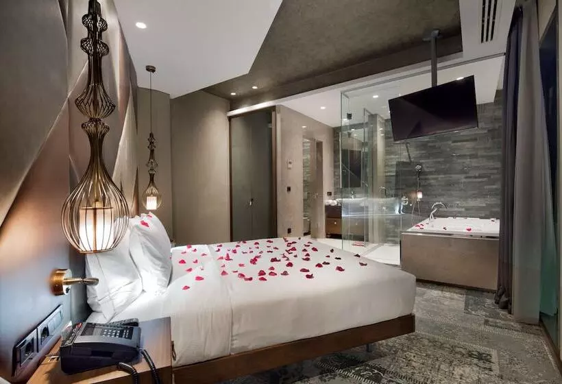 キングサイズベッドのスイートルーム, Doubletree By Hilton Hotel Istanbul   Piyalepasa