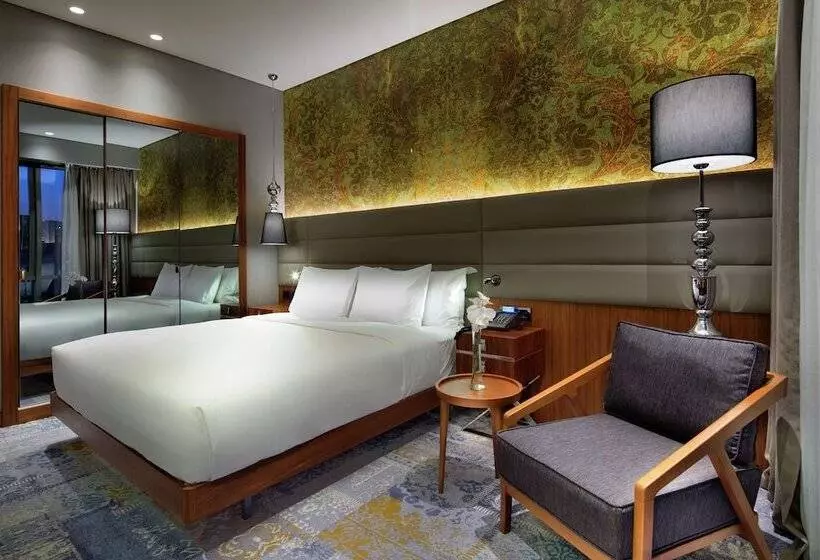 キングサイズベッドのスイートルーム, Doubletree By Hilton Hotel Istanbul   Piyalepasa