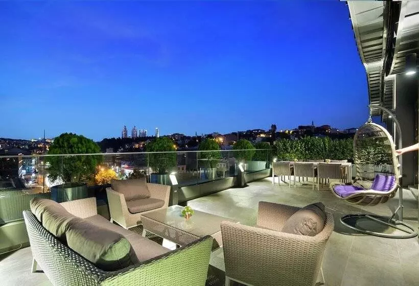 キングサイズベッドのスイートルーム, Doubletree By Hilton Hotel Istanbul   Piyalepasa