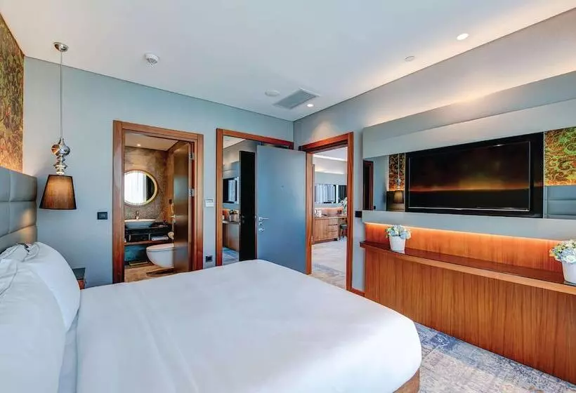 キングサイズベッドのスイートルーム, Doubletree By Hilton Hotel Istanbul   Piyalepasa