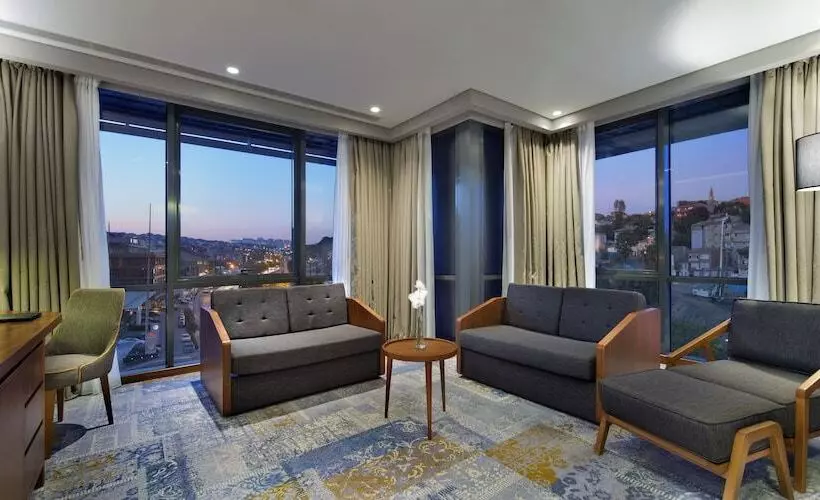 キングサイズベッドのスイートルーム, Doubletree By Hilton Hotel Istanbul   Piyalepasa