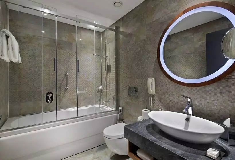 キングサイズベッドのスイートルーム, Doubletree By Hilton Hotel Istanbul   Piyalepasa