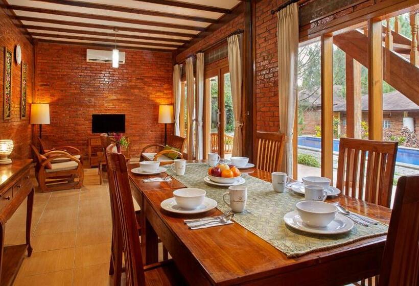 Вилла 4 Спальни, Jambuluwuk Convention Hall & Resort Puncak