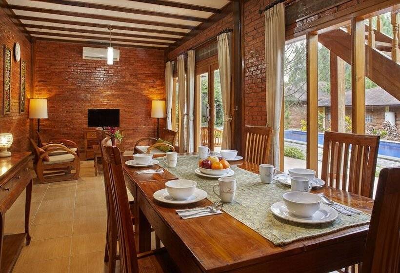 וילה דלוקס 3 חדרים, Jambuluwuk Convention Hall & Resort Puncak