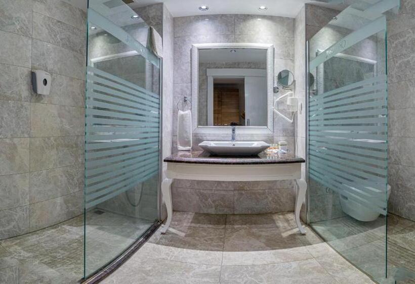 패밀리 스위트, Justiniano Deluxe Resort