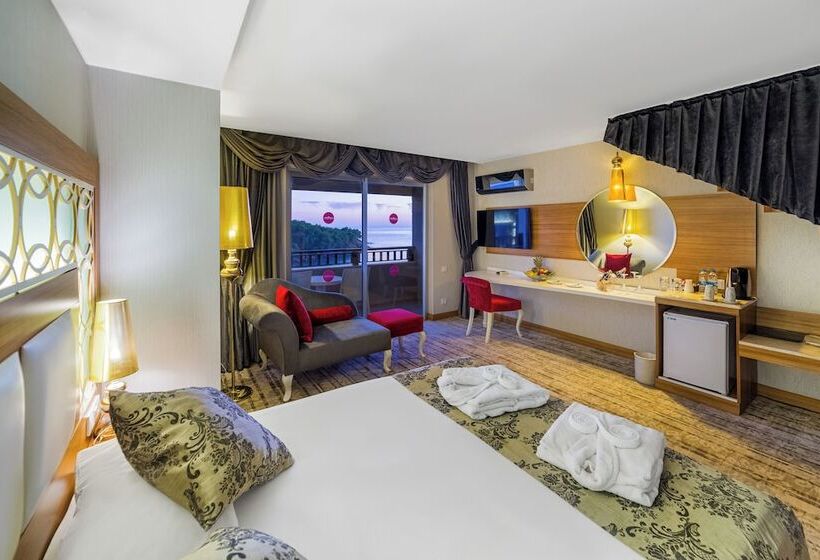 패밀리 스위트, Justiniano Deluxe Resort