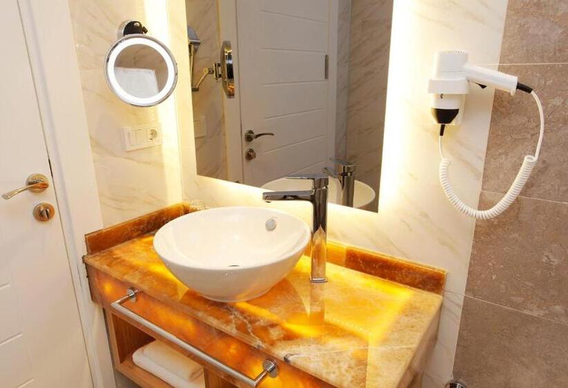 Standard Studio, Kleopatra Suit