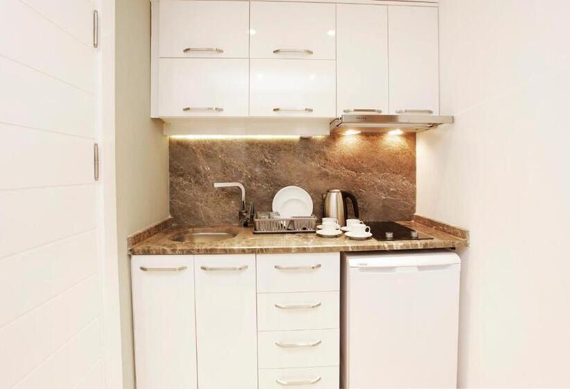 Standard Studio, Kleopatra Suit