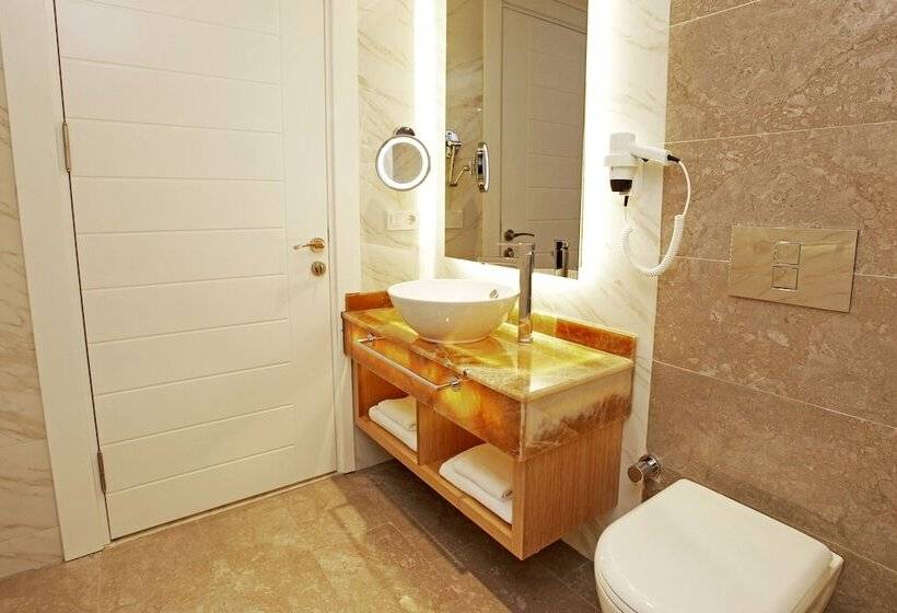 استودیوی استاندارد, Kleopatra Suit
