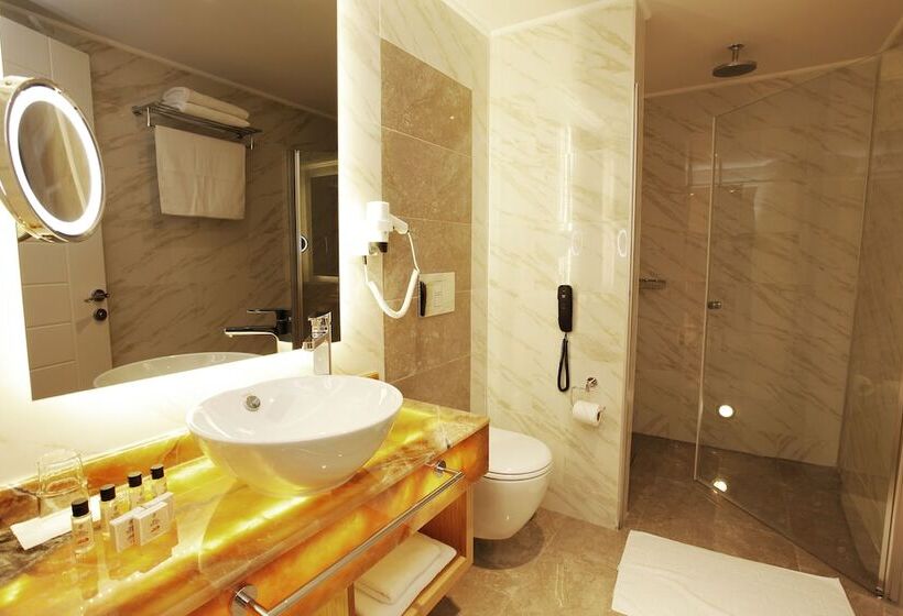 Standard Studio, Kleopatra Suit