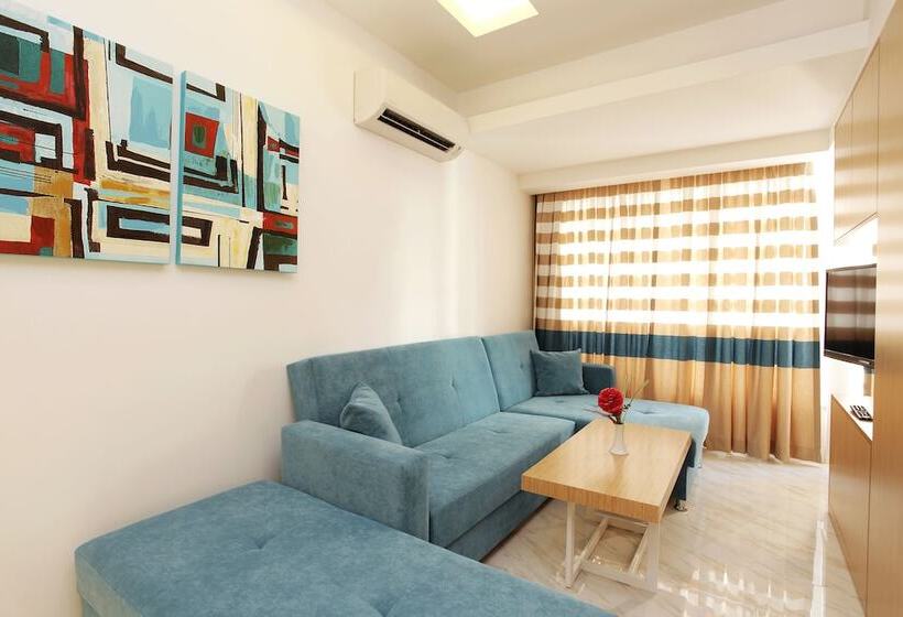 Standard Studio, Kleopatra Suit