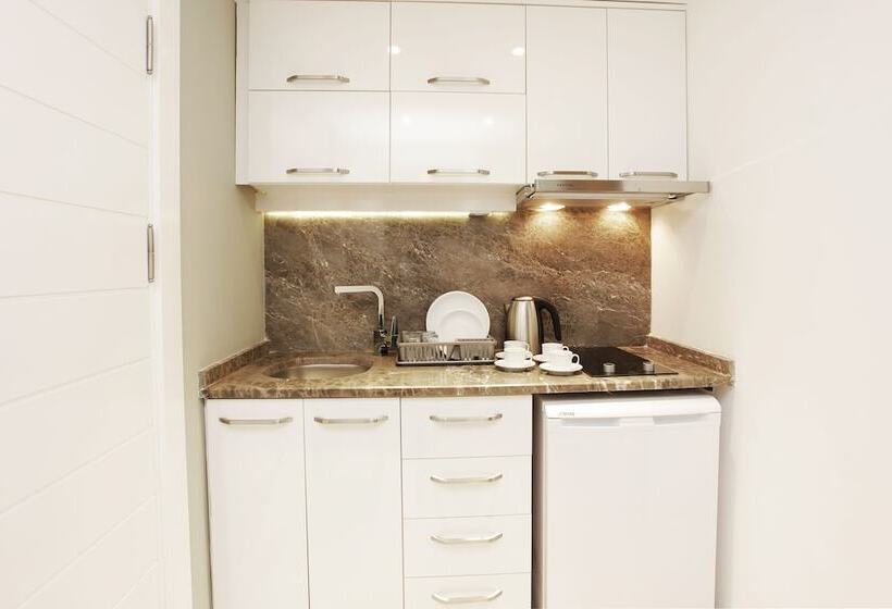 Standard Studio, Kleopatra Suit