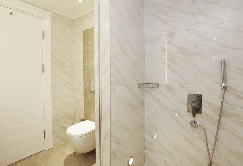 1 Sovrums Lägenhet, Kleopatra Suit