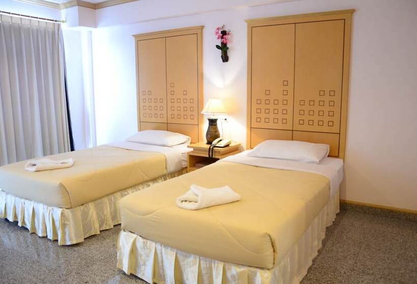 اتاق سوپریور, Maneerote