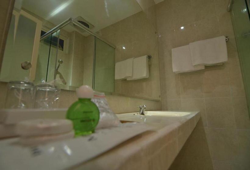 Deluxe Værelse, Metropole