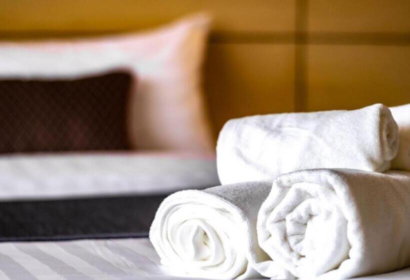 디럭스 트리플 룸, Montree Phuket Hotel, Sha Extra Plus