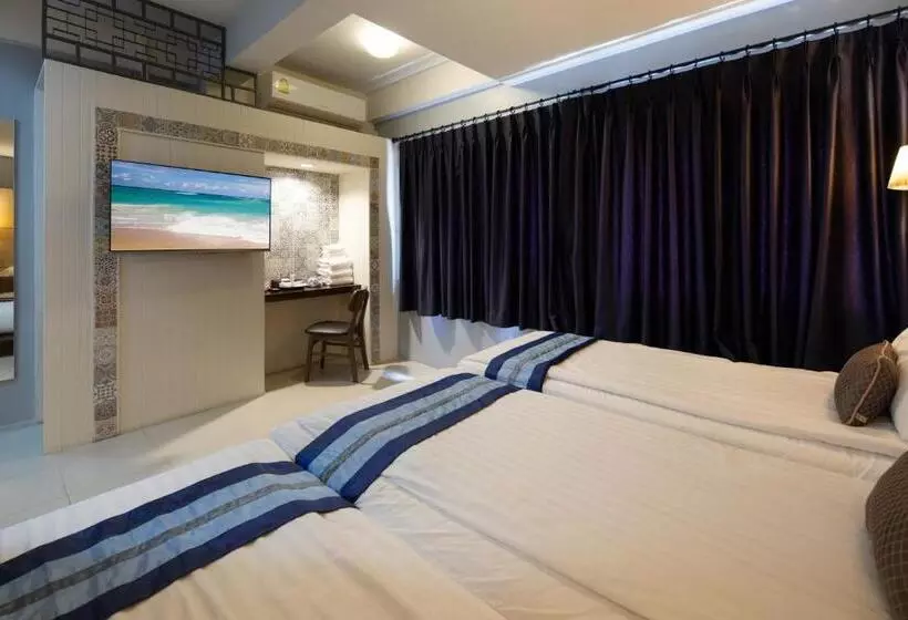 Deluxe Kolmen Hengen Huone, Montree Phuket Hotel, Sha Extra Plus