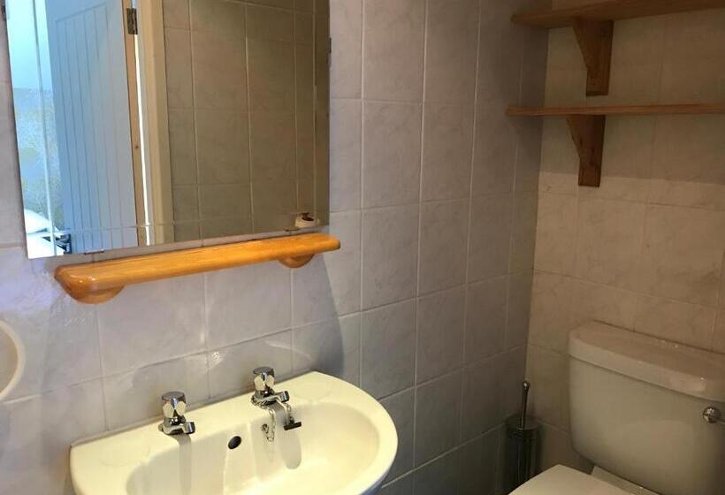 三人经典房间, Old Farm