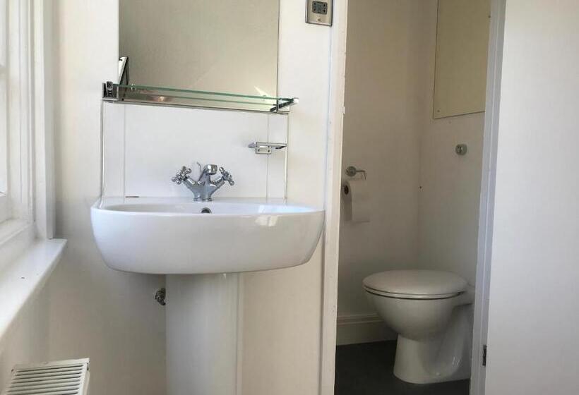 标准单人间, Old Farm