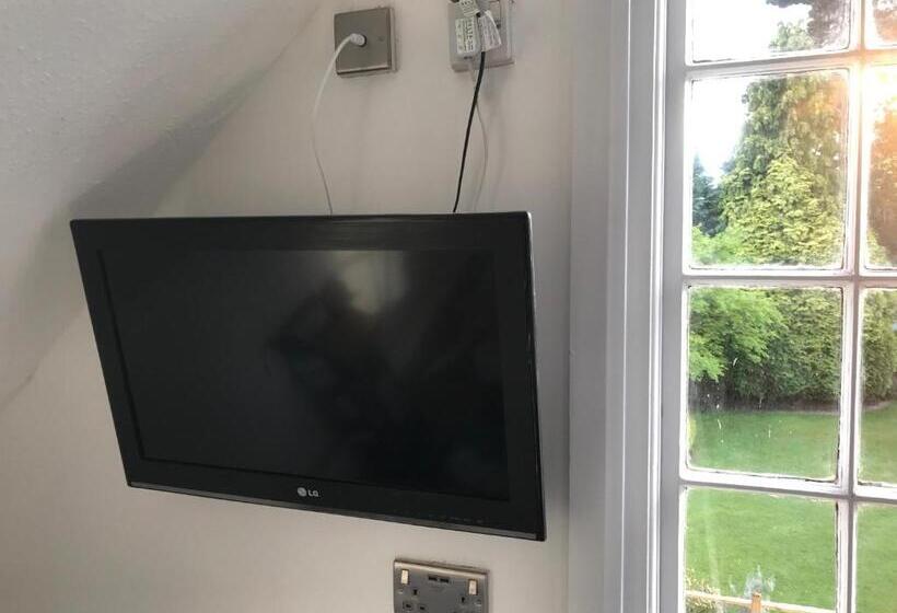 标准单人间, Old Farm