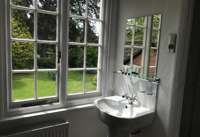 标准单人间, Old Farm