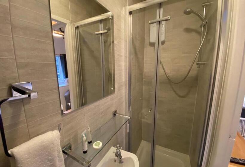 标准单人间, Old Farm