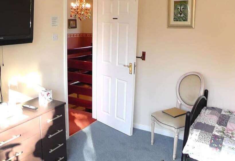 패밀리 룸, Willowbrook Riding Centre