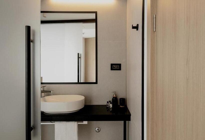 اتاق استاندارد یک نفره, Wellns Rooms