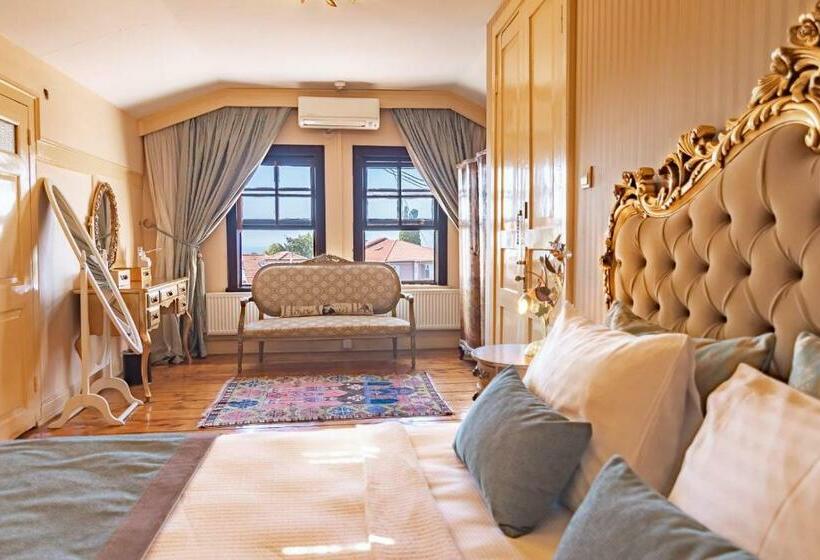 Люкс Кровать Кинг, Büyükada Anastasia Meziki History Mansion