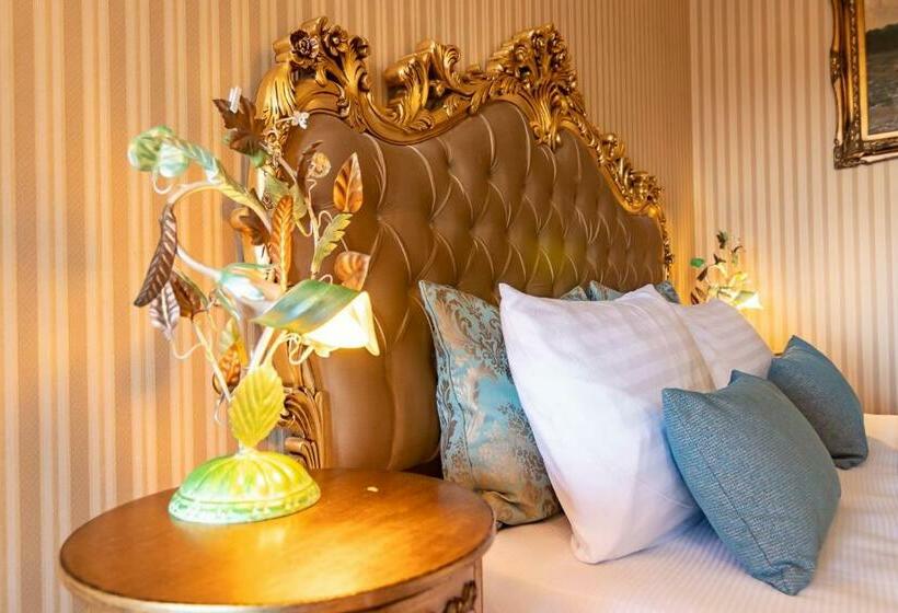 Люкс Кровать Кинг, Büyükada Anastasia Meziki History Mansion