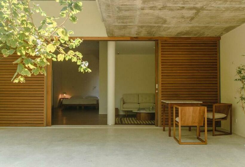 סוויטה, Kurulu Bay