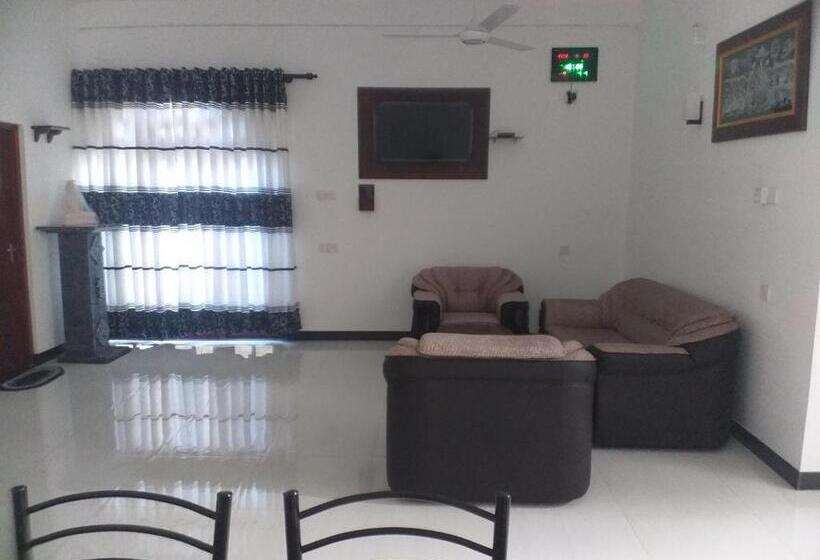 Appartamento 1 Camera da Letto Piano Terra, White Queen Residence