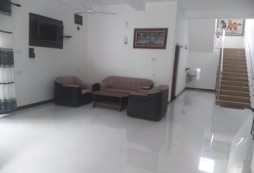 Appartamento 1 Camera da Letto Piano Terra, White Queen Residence