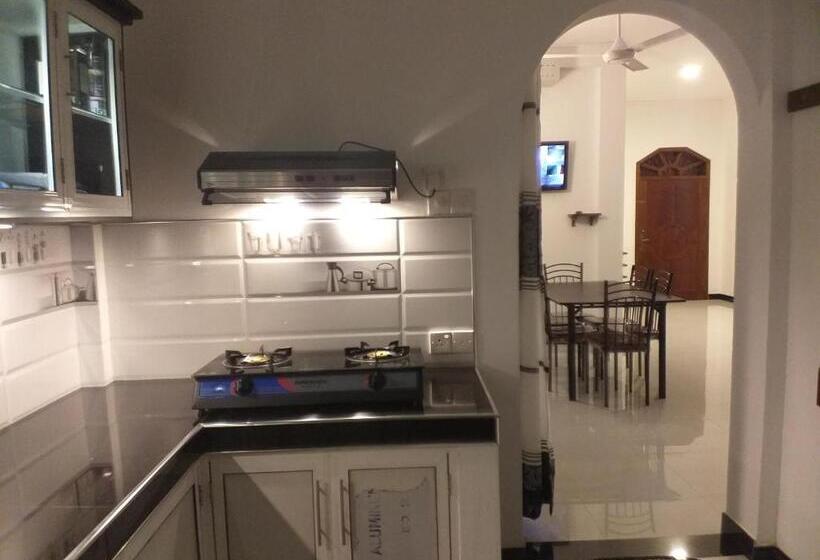 Appartamento 1 Camera da Letto Piano Terra, White Queen Residence