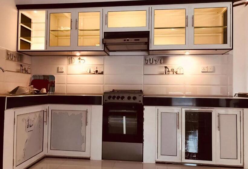 Appartamento 1 Camera da Letto con Balcone, White Queen Residence