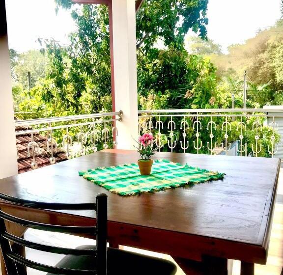 Appartamento 1 Camera da Letto con Balcone, White Queen Residence