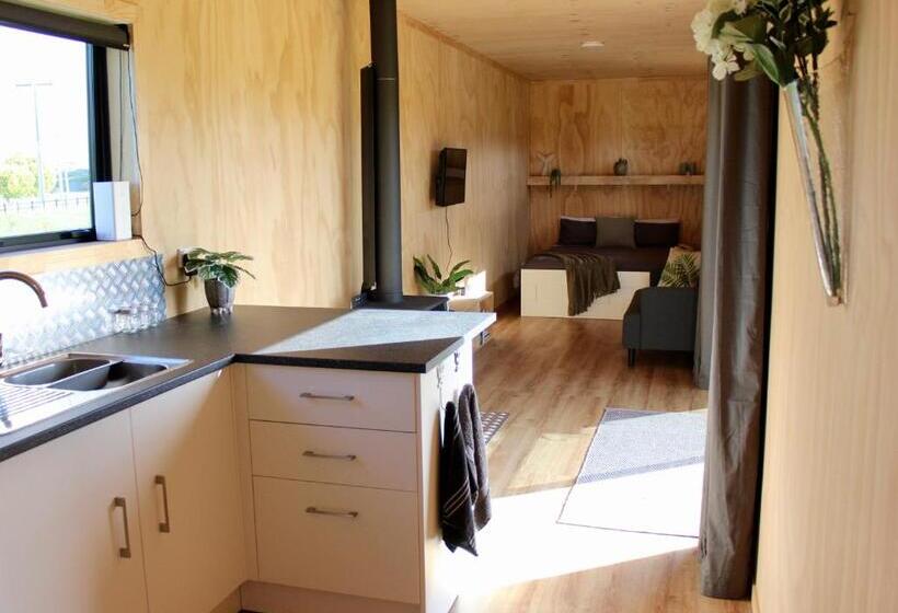 اتاق استاندارد با چشمانداز کوهستان, Luxury Container Cabin