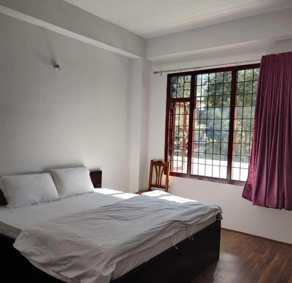 חדר סטנדרט עם מרפסת, Pinewood Guesthouse