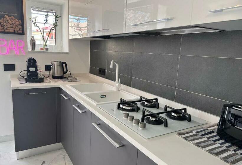 스탠다드 룸 킹사이즈 침대, Raroom Supernova