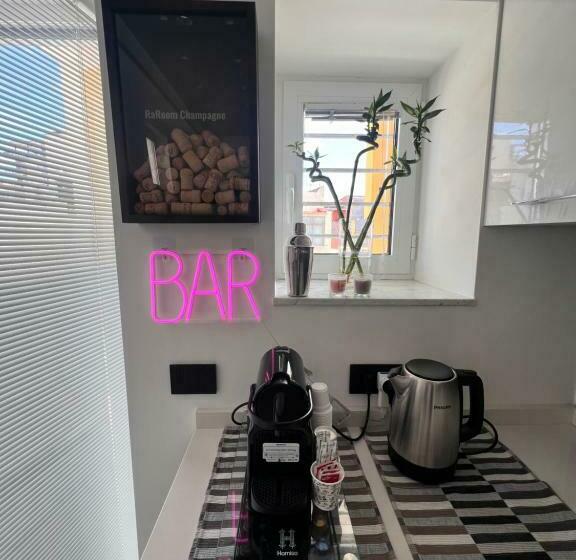 스탠다드 룸 킹사이즈 침대, Raroom Supernova