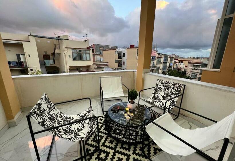 스탠다드 룸 킹사이즈 침대, Raroom Supernova