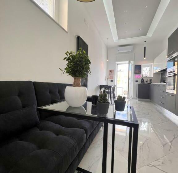 스탠다드 룸 킹사이즈 침대, Raroom Supernova