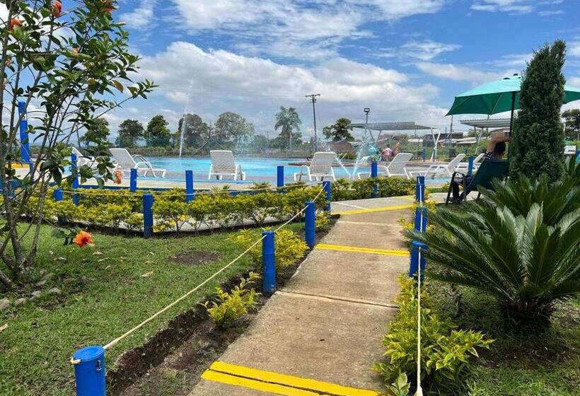 شقة غرفة نوم واحدة مزودة بشُرفة, Apartahotel Parque Del Café 3km