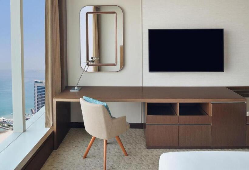 اتاق سوپریور با تخت بزرگ, Delta Hotels By Marriott City Center Doha