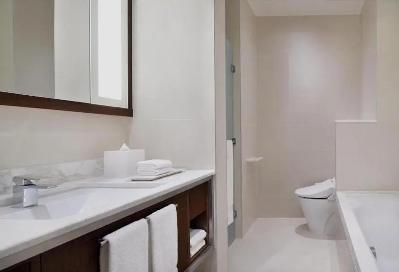 اتاق لوکس با تخت بزرگ, Delta Hotels By Marriott City Center Doha