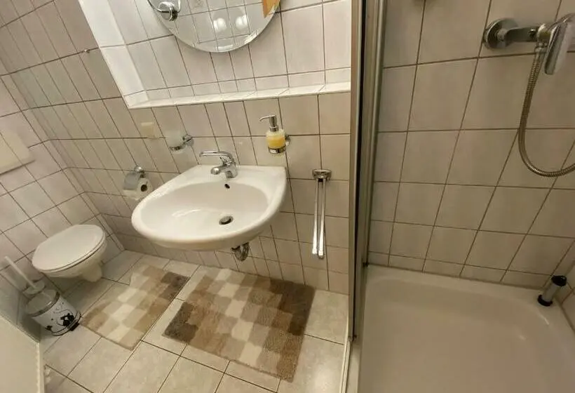 Standard Yhden Hengen Huone, Bielatal